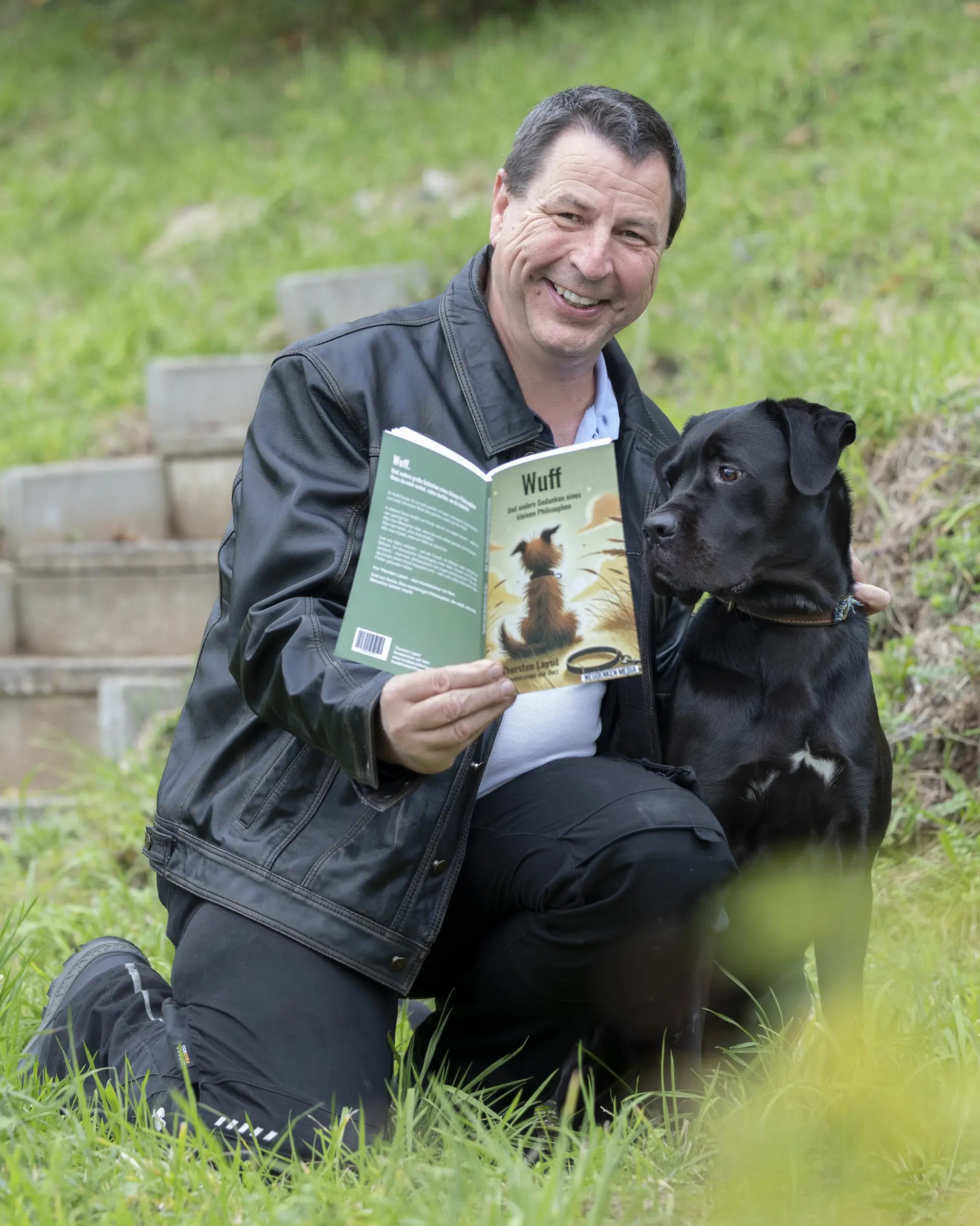 Thorsten Lapsit mit Hund – Buch Wuff